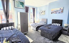Kings Road Modern Home - 7 Beds - Ideal For Workers